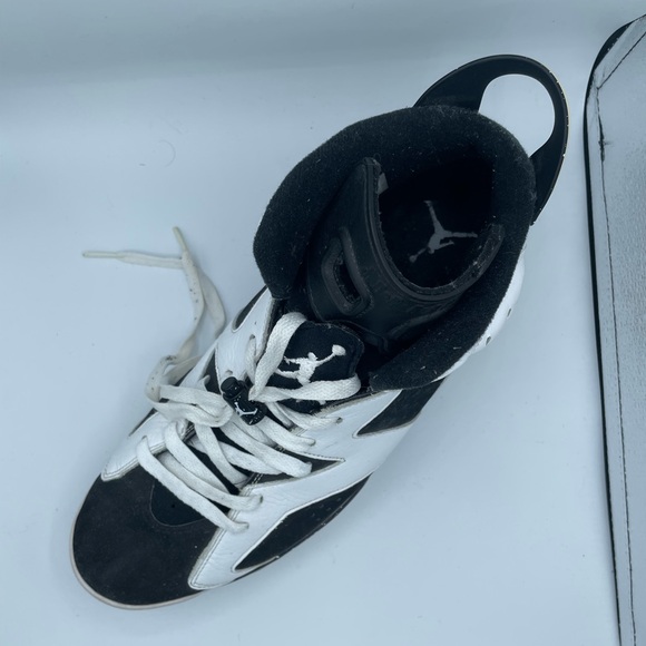 Air Jordan 6 Retro ‘Oreo’ - Picture 5 of 9